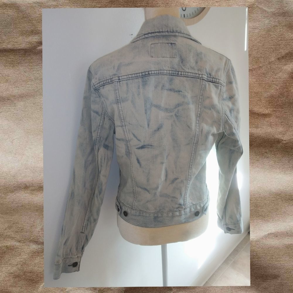 TR Levi's Positively Superior Acid Wash - EUC - Picture 2 of 7